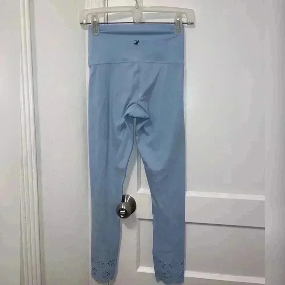 Glyder Baby Blue Leggings With Floral Laser Cutouts NEW - Picture 4 of 4